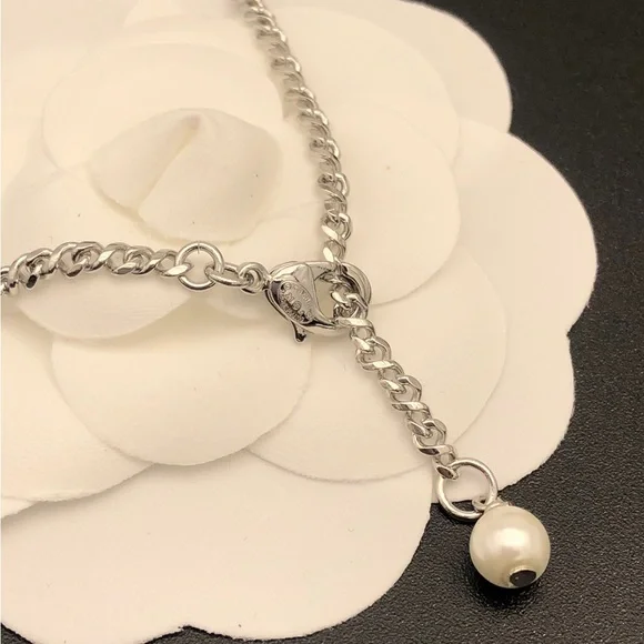 CHANEL Silver Necklace with Pearl and Star Charm - Picture 4 of 8